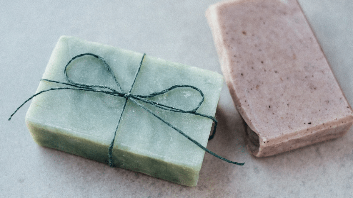Quelle est la différence entre un savon artisanal et un savon industriel ?