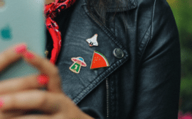 Comment sont fabriqués les pins personnalisés en métal ?