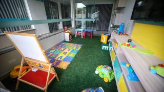 Tarif d'une place en crèche : barème CAF, exemples et aides en 2026